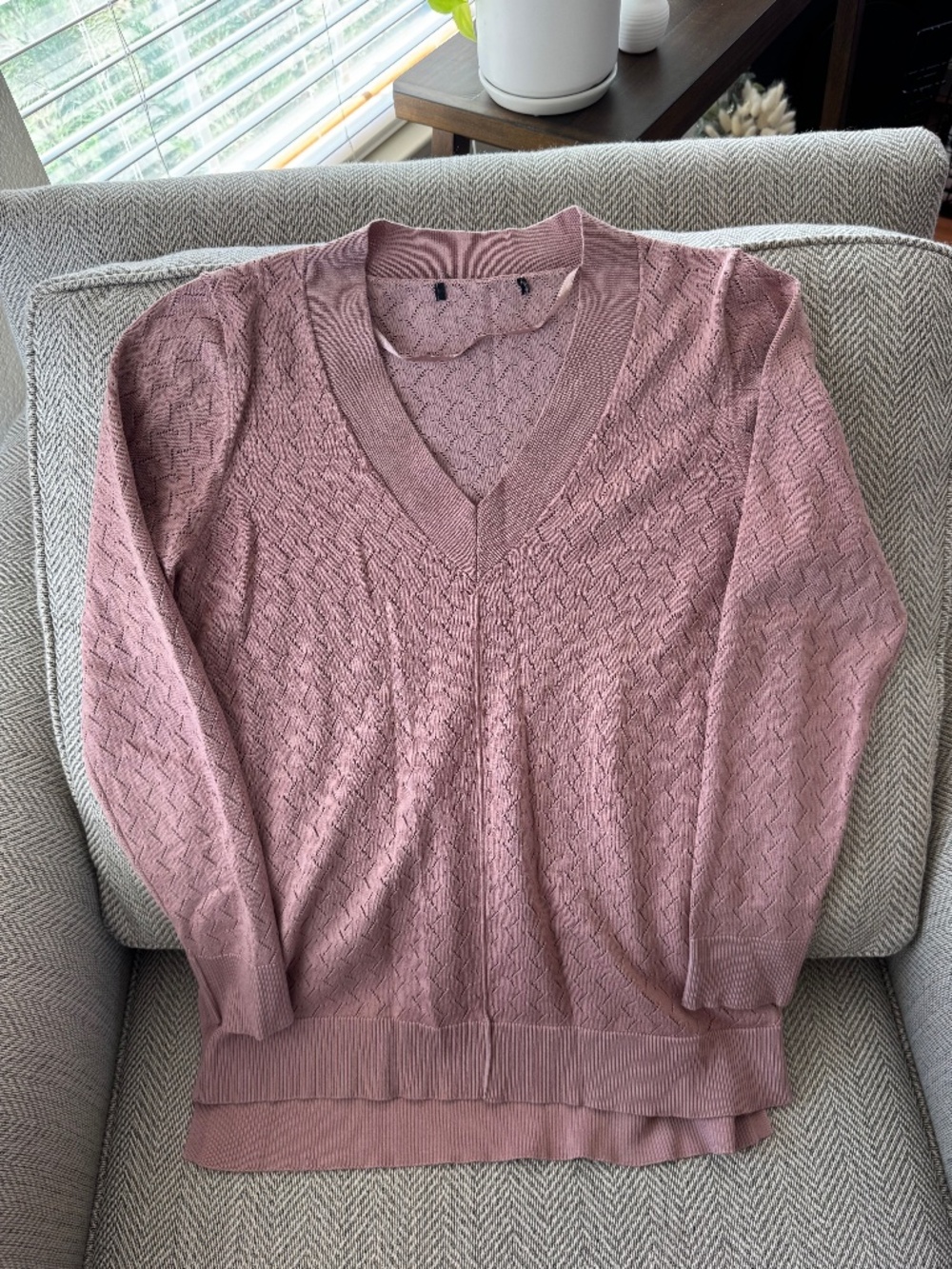 Women’s Cable & Gauge Lightweight Blouse Mauve Small V Neck Sweater Cozy Knit